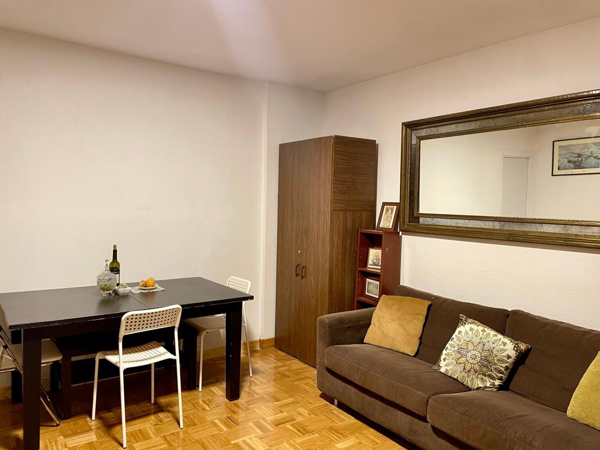 Private Rooms Madrid Atocha Екстериор снимка